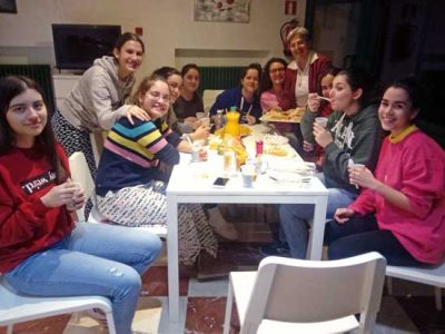 Merienda en la residencia de Huesca